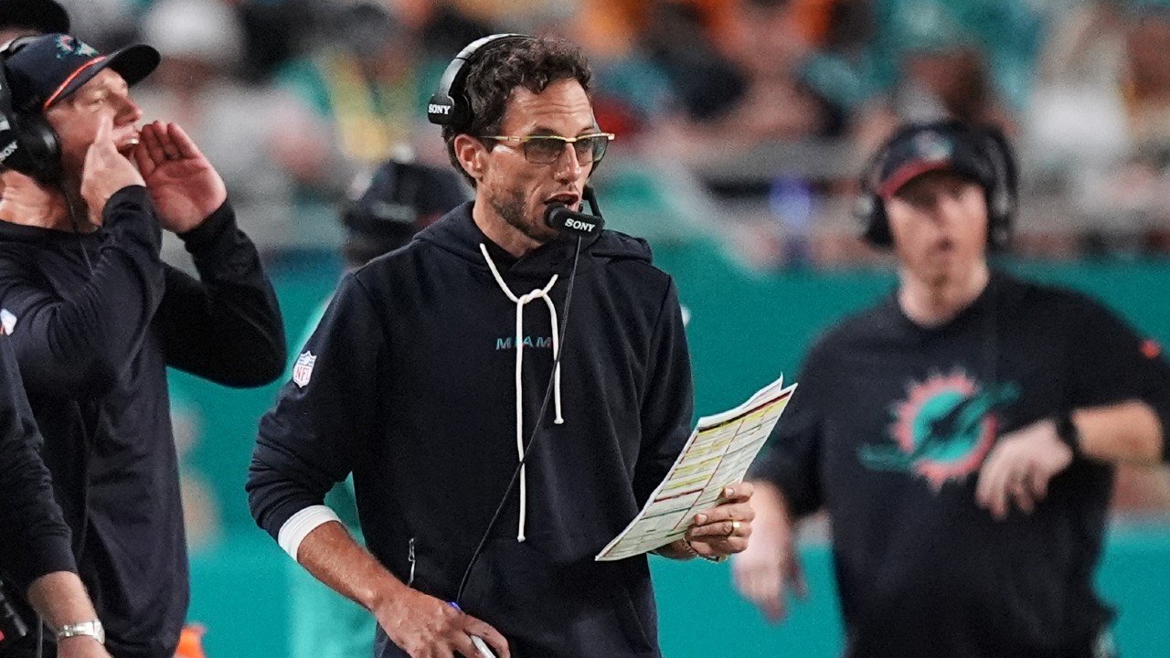 Raiders interview Mike McDaniel for head coach as search picks up