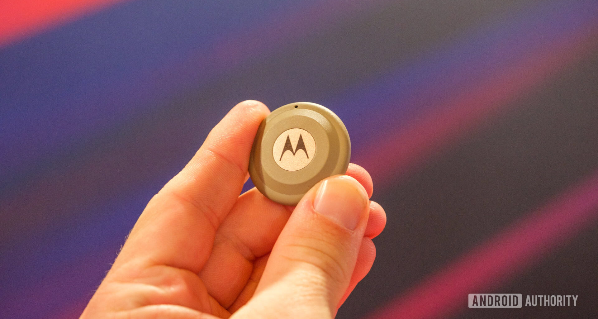 Motorola Moto Tag 2 front in hand