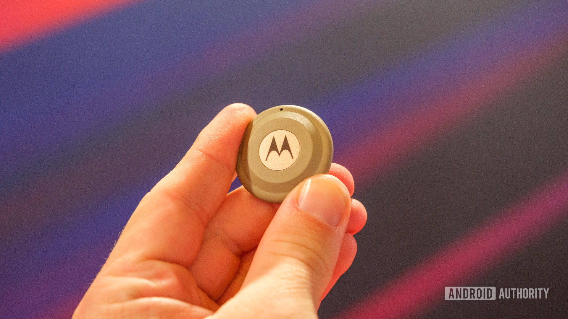 Motorola Moto Tag 2 front in hand