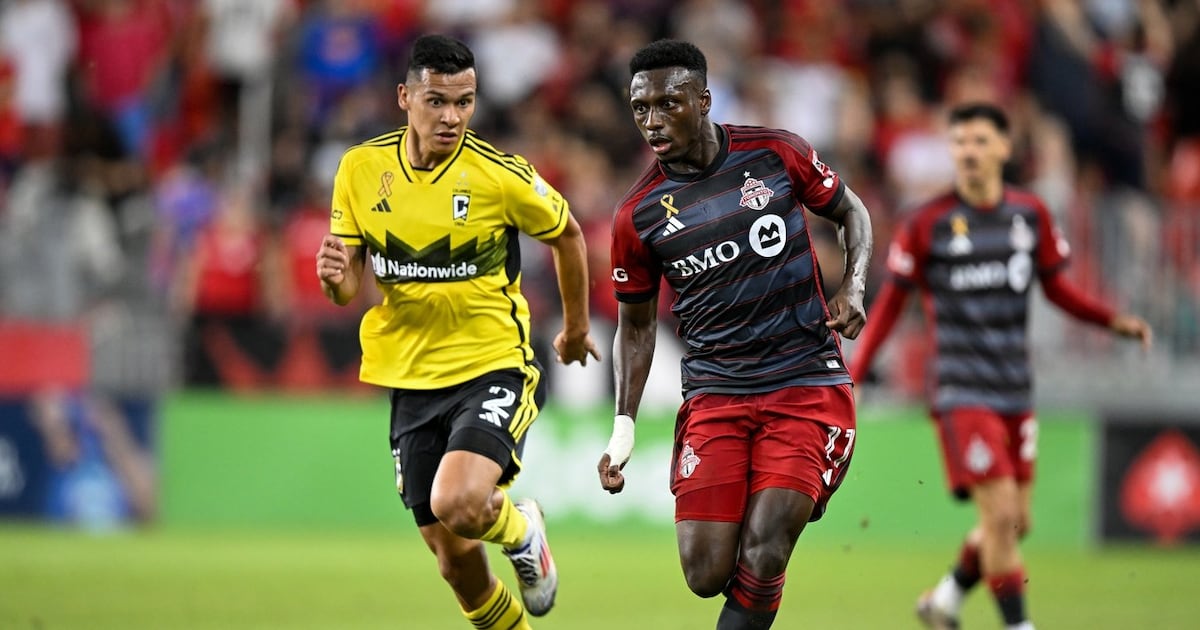 Veteran winger Derrick Etienne Jr. signs new contract with Toronto FC