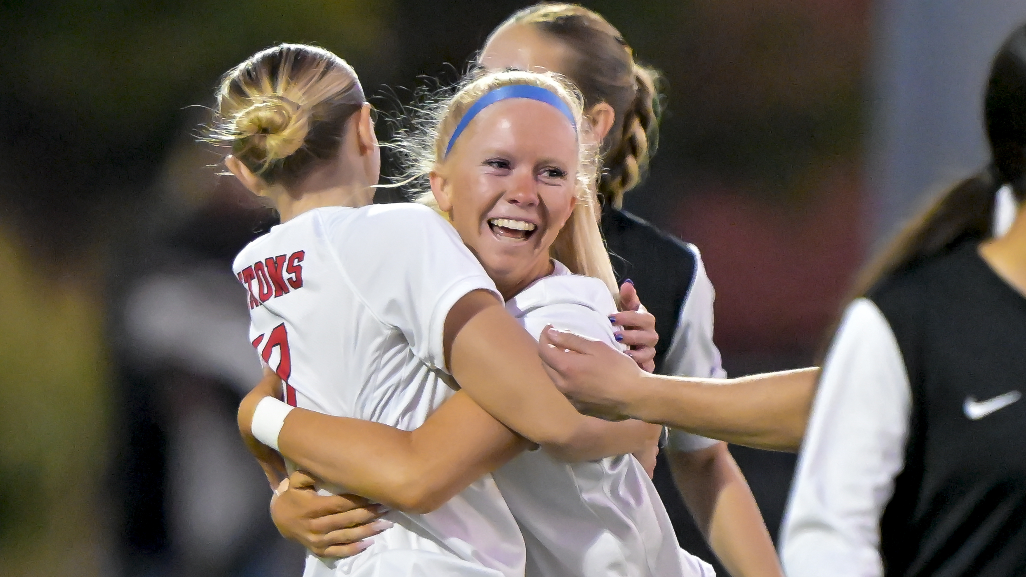 Elle Schotemeyer (10), left, and Payton Fitch (8) of San...