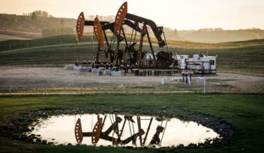 Oil jumps 3% as U.S. sends ‘armada’ to Iran, slaps on new sanctions