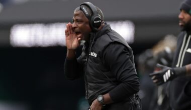 Ex-NFL GM Rips Aaron Glenn's Jets, 'Played Like a Bunch of Guys Punching Time Clocks'