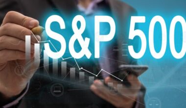 Fundstrat's Tom Lee Says 2026 Will Bring 'Joy, Depression, And Rally,' Backing Small Caps As Winners - Invesco QQQ Trust, Series 1 (NASDAQ:QQQ), Vanguard S&P 500 ETF (ARCA:VOO)