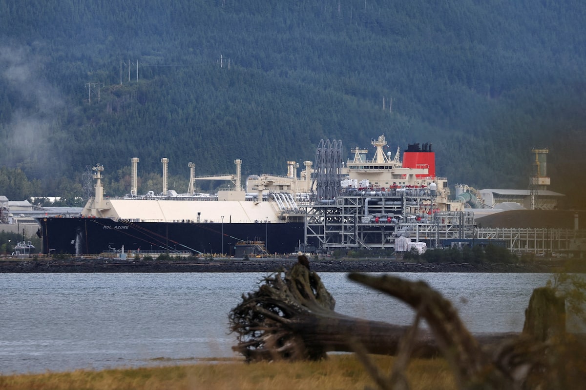 Shell and Mitsubishi exploring sale options for stakes in LNG Canada