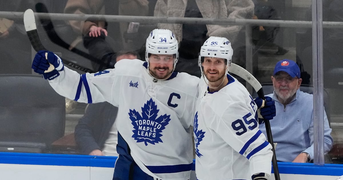 Matthews scores twice against Isles to pass Sundin for most goals in Maple Leafs’ franchise history
