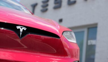 Elon Musk says Tesla ending production of Model X and Model S, shifting toward humanoid robots - CTV News