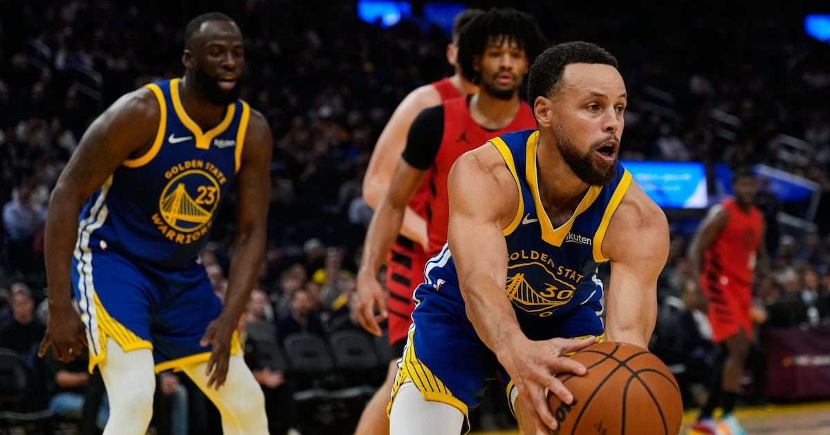 Butler scores 16, Curry dishes 11 assists as Warriors run away from Trail Blazers for win