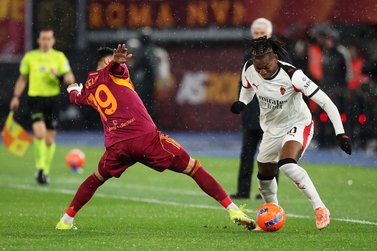 ROME, ITALY - JANUARY 25: Rafael Leao of AC Milan is challenged by Zeki Celik of AS Roma during the Serie A match between AS Roma and AC Milan at Stadio Olimpico on January 25, 2026 in Rome, Italy. (Photo by Paolo Bruno/Getty Images)