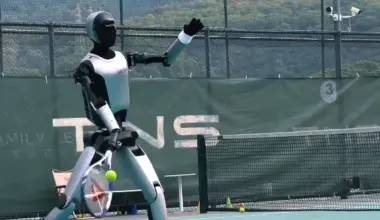 Chinese humanoid Walker S2 has gone full Robo Nadal mode by hitting perfect strokes of the racket during a live tennis match against a human