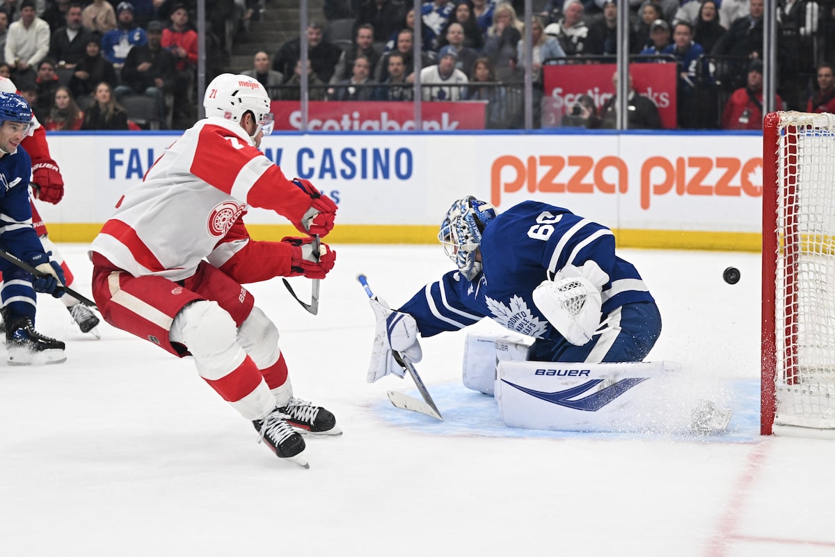 Maple Leafs take a costly loss to visiting Red Wings