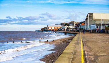 Flood warning for Hunstanton as people urged to avoid beach and promenade