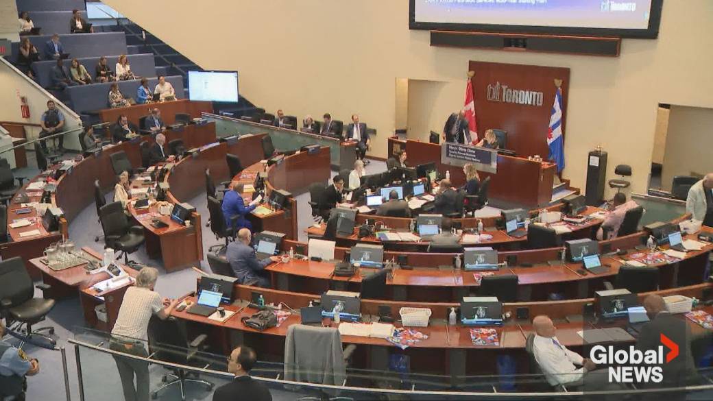 Click to play video: 'Toronto to allow sixplexes in 9 wards'