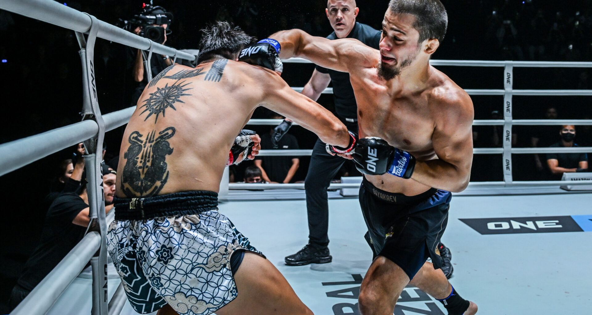 Saemapetch Fairtex Abdulla Dayakaev ONE Fight Night 31 25