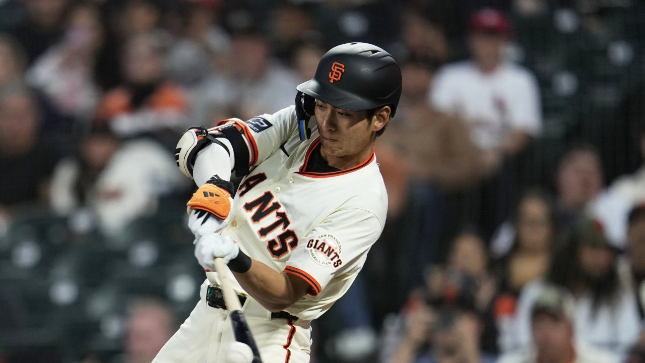 Giants outfielder Jung Hoo Lee briefly stopped at LAX