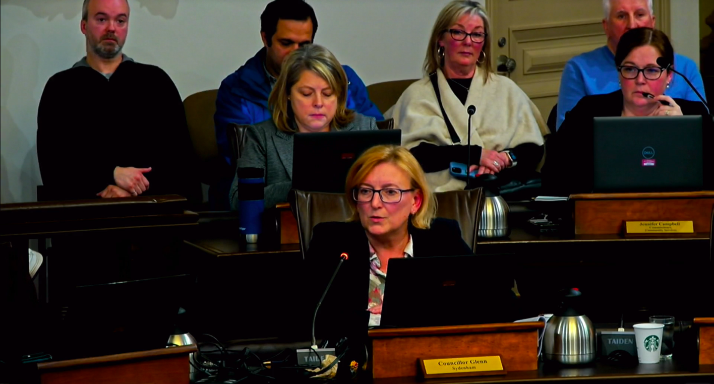 Councillor Conny Glenn behind her mic in City Hall.