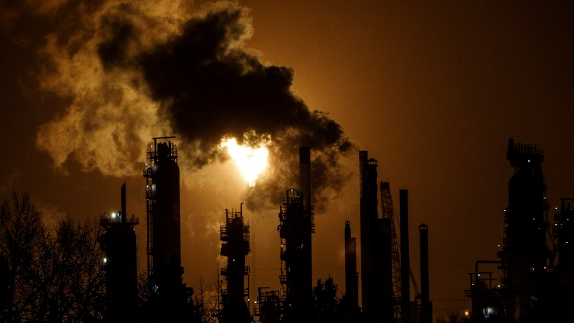 Click to play video: 'Will the U.S. strike on Venezuela hit Canada’s oil industry?'