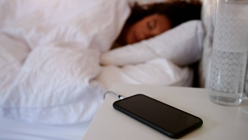 Click to play video: 'Do you charge your phone overnight? Why you may want to stop'