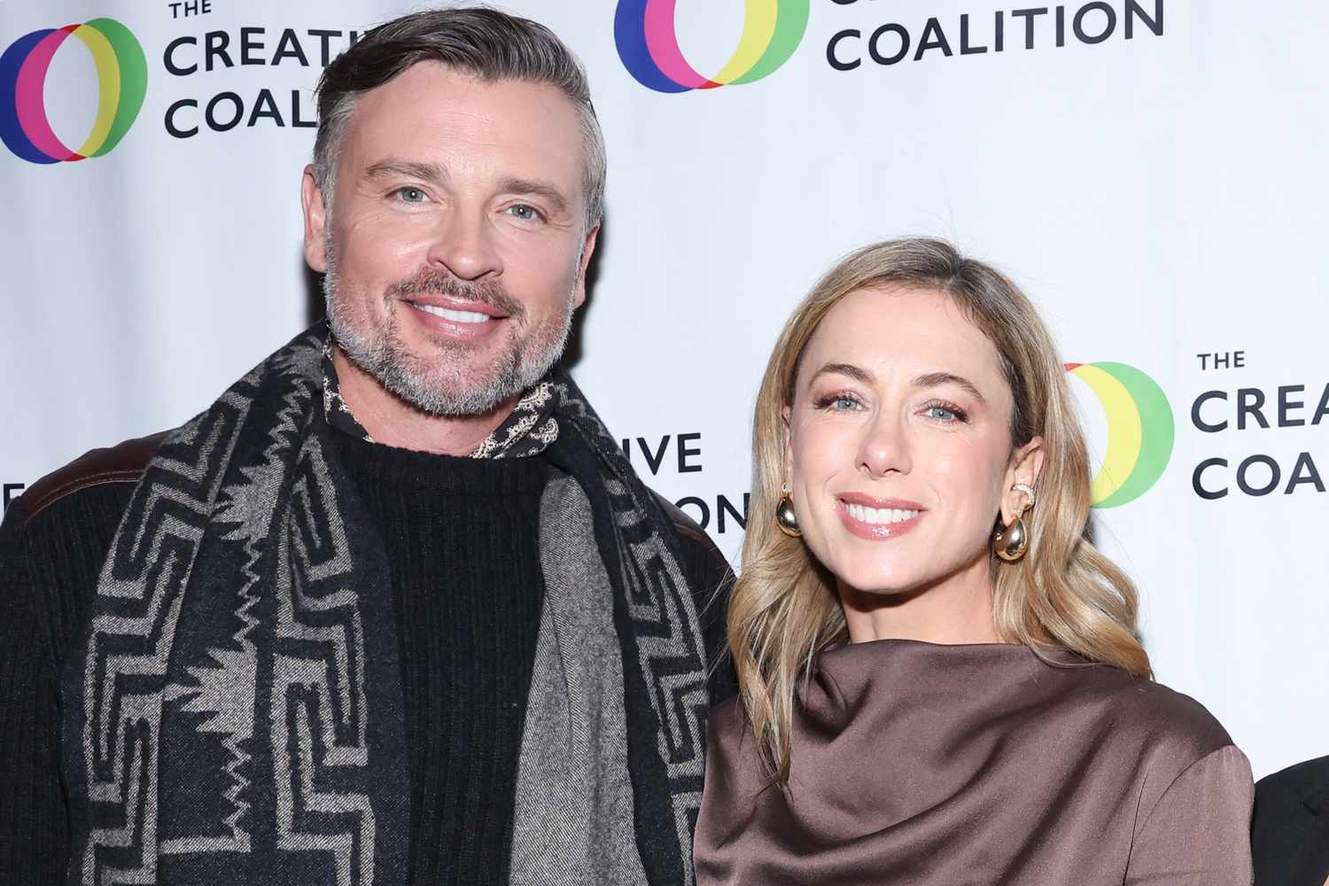 Iliza Shlesinger tells Tom Welling's wife smooching him was like kissing a ham