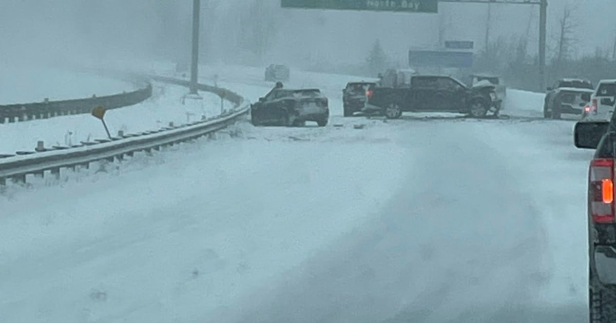 Crash involving multiple vehicles and trucks at Highway 400 and Highway 11 - CTV News