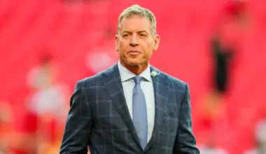 Dolphins bring in Cowboys Hall of Famer Troy Aikman as part of general manager search image