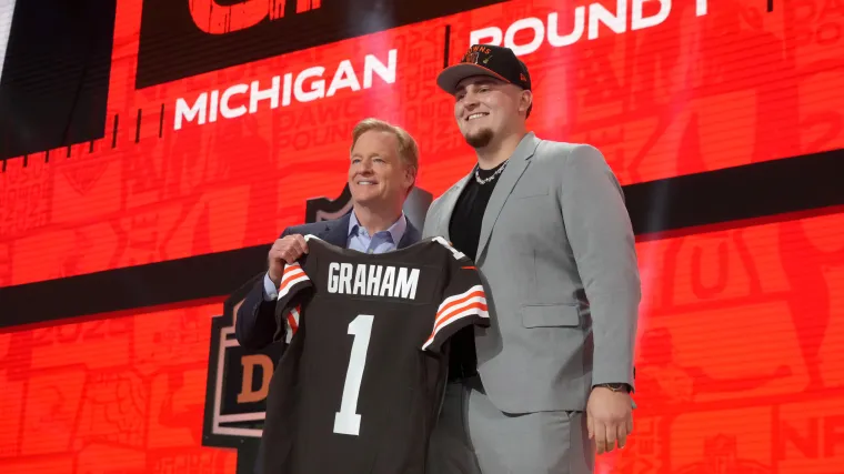 Browns NFL Draft plan: Insider says trading down is the right move for 2027 QB derby image