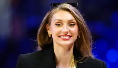 Unrivaled stars' tunnel looks fuel WNBA pay debate  image