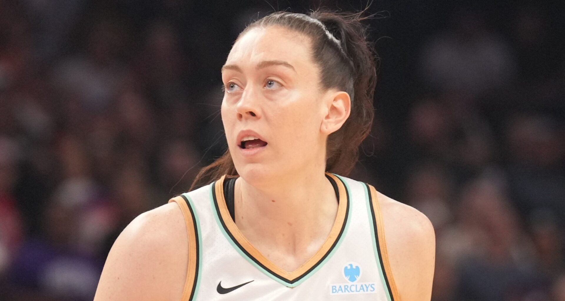 WNBA star Breanna Stewart holds 'Abolish ICE' sign after Minneapolis shooting