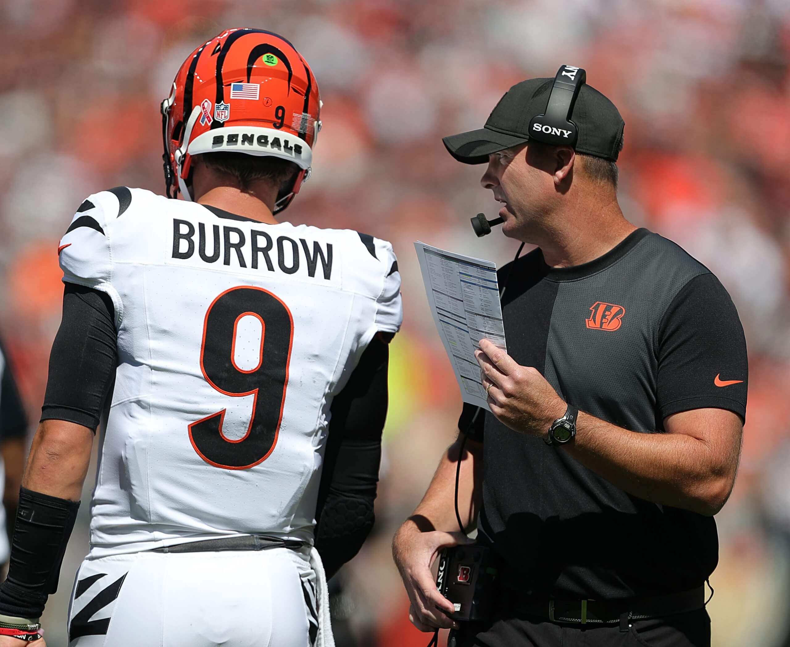 Bengals coach Zac Taylor speaks with quarterback Joe Burrow.