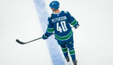 Canucks listening to offers on Elias Pettersson