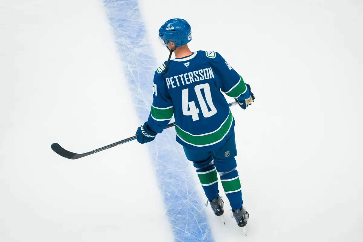Canucks listening to offers on Elias Pettersson