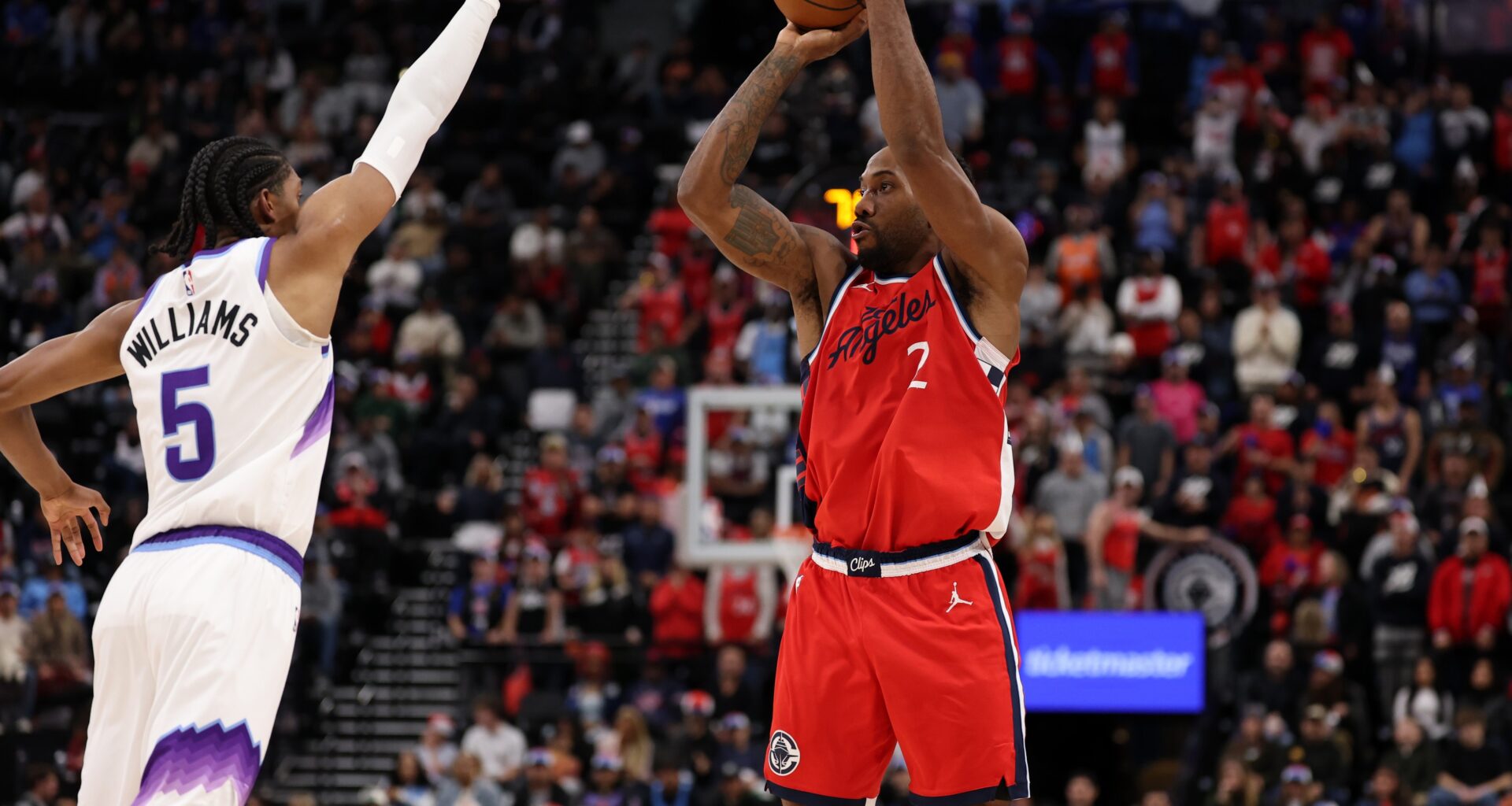 Clippers superstar Kawhi Leonard takes a shot against the Jazz during the 2025-26 NBA season.