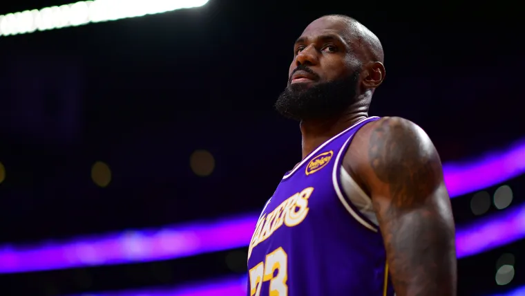 Lakers’ LeBron James trends for football career that never reached NFL image