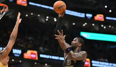 Lakers' Deandre Ayton joins Shaq, Kareem in epic franchise history image