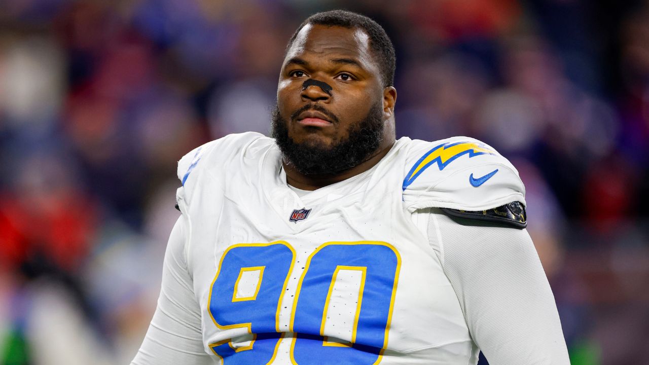 Los Angeles Chargers sign DL Teair Tart to three-year contract extension