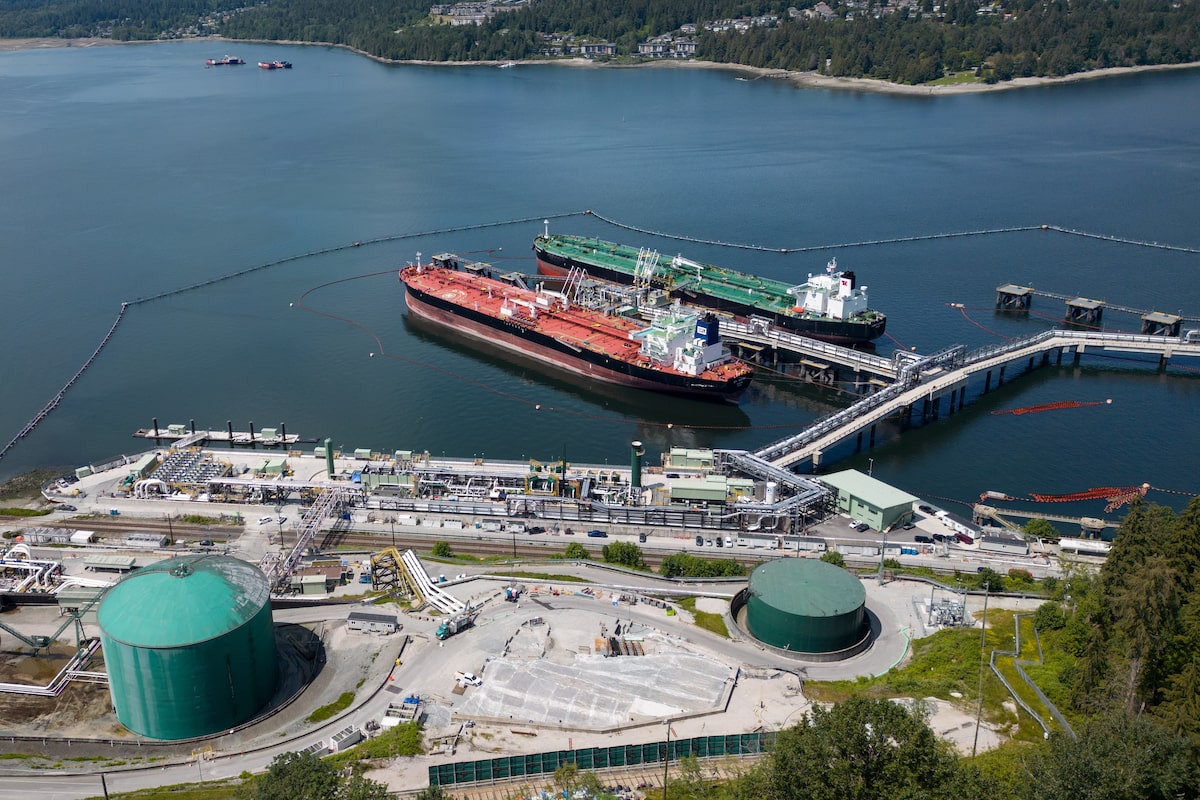 Canada shipped a record share of oil to non-U.S. countries in November