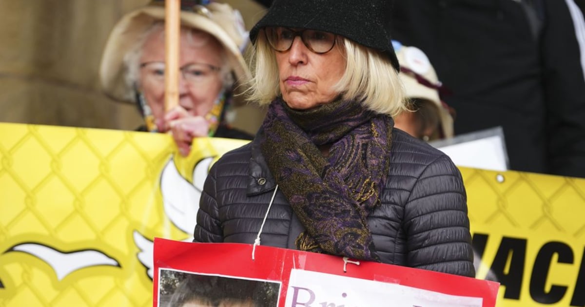 Parents of Canadian held in Syria seek Ottawa's help