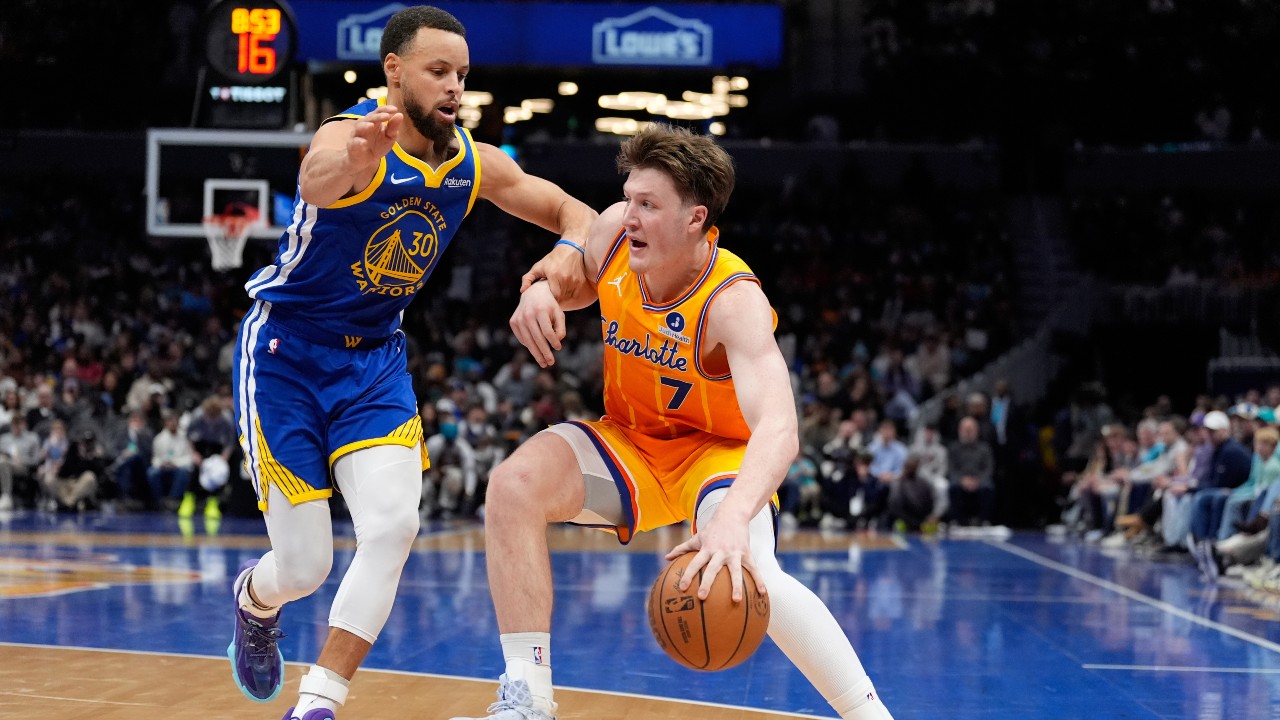 NBA Roundup: Warriors' Curry scores 26 in win against hometown Hornets