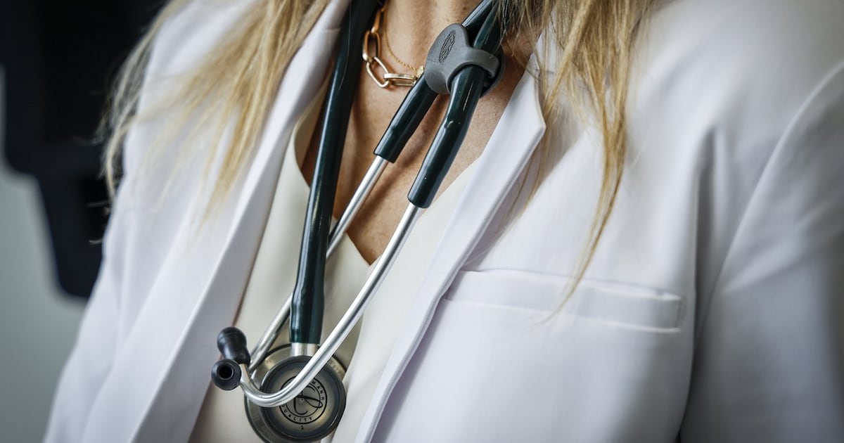 Female family doctors make less money: study