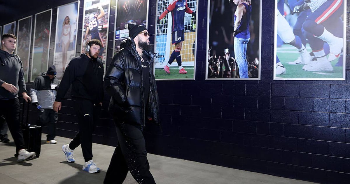 Chargers vs. Patriots live updates: NFL playoffs wild-card game score, predictions, odds and latest