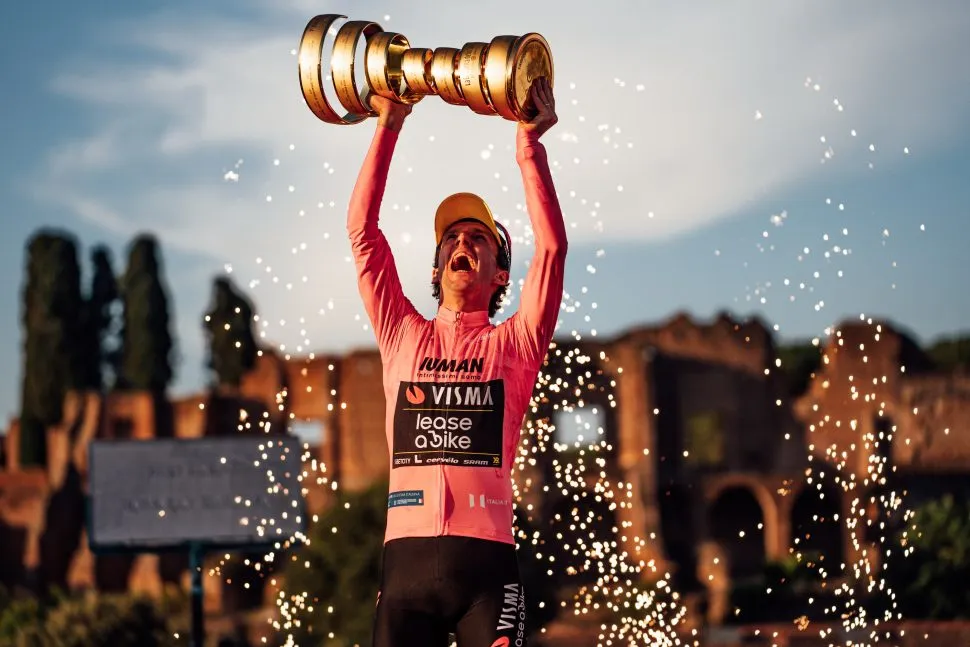 Picture by Zac Williams/SWpix.com - 01/06/2025 - Cycling - 2025 Giro d'Italia Stage 21, Rome to Rome, Italy - Simon Yates, Visma Lease a Bike, wins the 2025 Giro d'Italia.