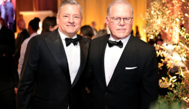 Warner Bros Discovery Sale Ribbed At Golden Globes: “Do I Hear Five Dollars?”