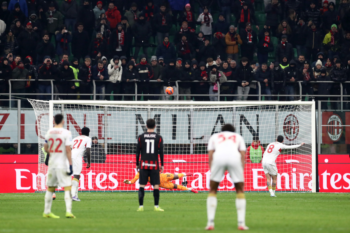 MILAN, ITALY - JANUARY 08: Nicolae Stanciu of Genoa misses from the penalty spot during the Serie A match between AC Milan and Genoa CFC at Giuseppe Meazza Stadium on January 08, 2026 in Milan, Italy. (Photo by Marco Luzzani/Getty Images)