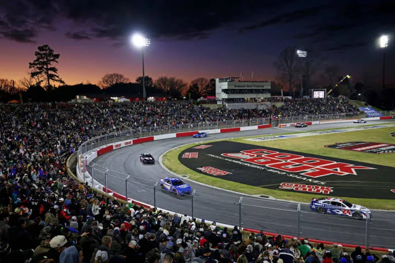 NASCAR, Motorsport, USA Clash at Bowman Gray – Practice Feb 1, 2025 WInston-Salem, North Carolina, USA NASCAR Cup Series driver William Byron 24 and NASCAR Cup Series driver Kyle Larson 5 during practice for the Clash at Bowman Gray at Bowman Gray Stadium.