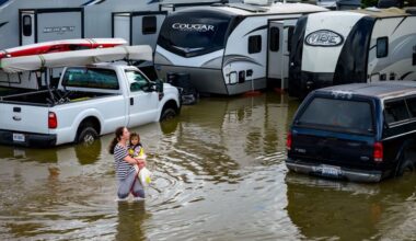 Heavy rain, high tides cause flooding along stretch of Northern California
