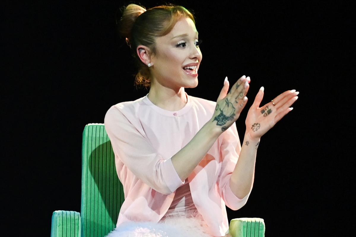 Ariana Grande trolls Vogue for Photoshop fail