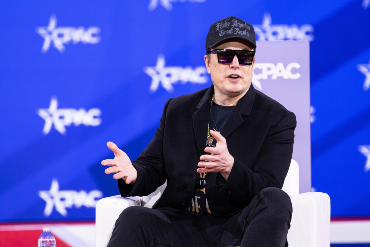 At Davos, Elon Musk Makes a Series of Shock Announcements on SpaceX, Tesla, AI, and Energy