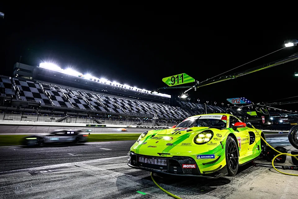 #911 Manthey Porsche 911: Thomas Preining, Klaus Bachler, Ayhancan Guven, Ricardo Feller