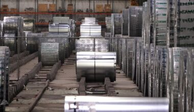 US factory sector contracts for 10th straight month in December