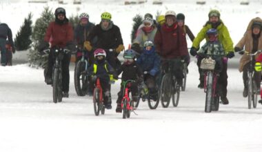 Young cyclists call for safer winter roads at Winnipeg group ride